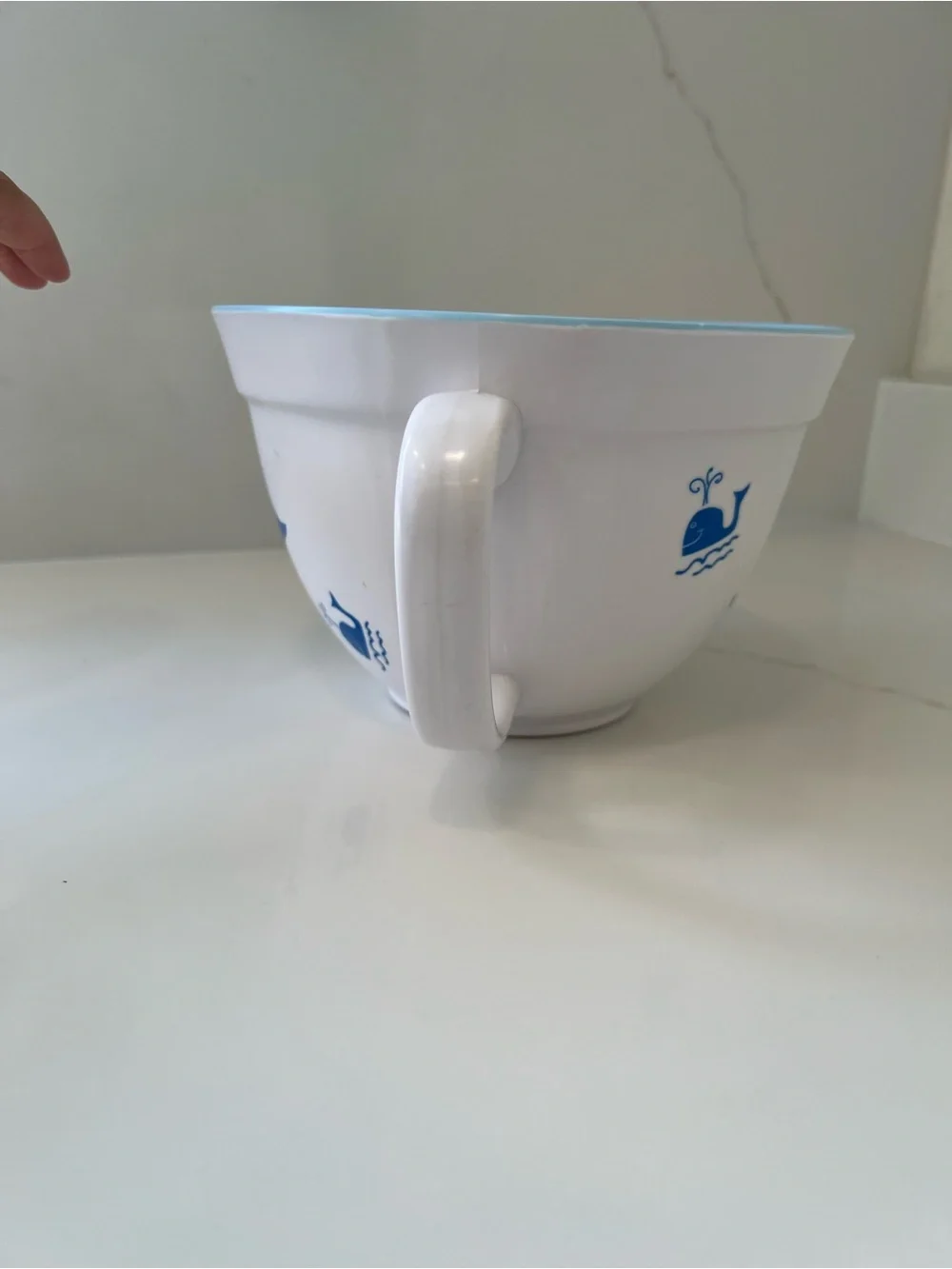 White and Blue Whale Mixing Bowl with Handle - Home Kitchen Bakeware